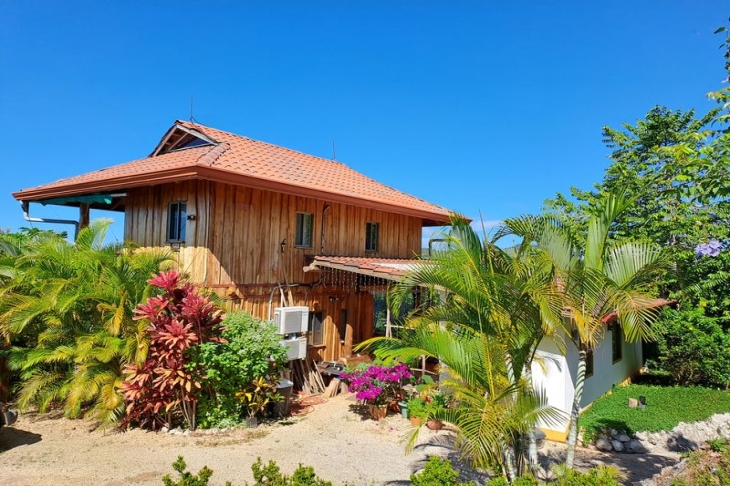 wooden owner quarters in Moutain Lodge vista Mar hotel for sale samara costa rica