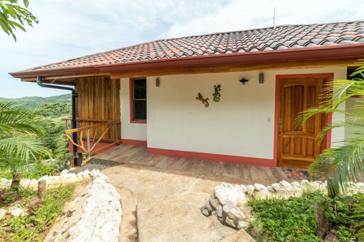main entrance of a bungalow in Moutain Lodge vista Mar hotel for sale samara costa rica