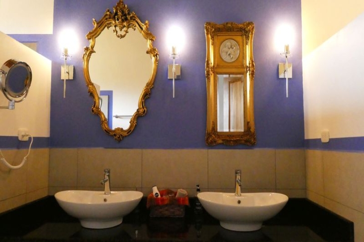 stylish bathroom of Moutain Lodge vista Mar hotel for sale samara costa rica