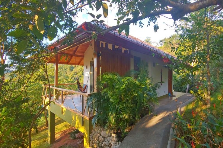 charming bungalow in Moutain Lodge vista Mar hotel for sale samara costa rica