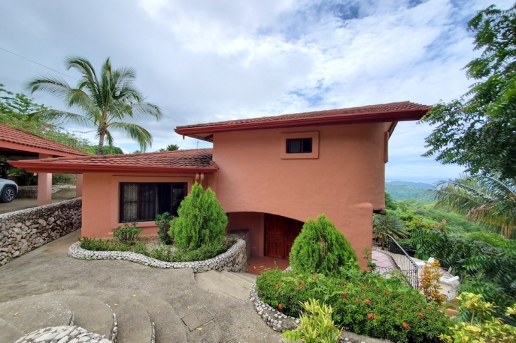 side view of Villa Amanecer, house for sale at Carrillo Beach, Guanacaste, Costa Rica