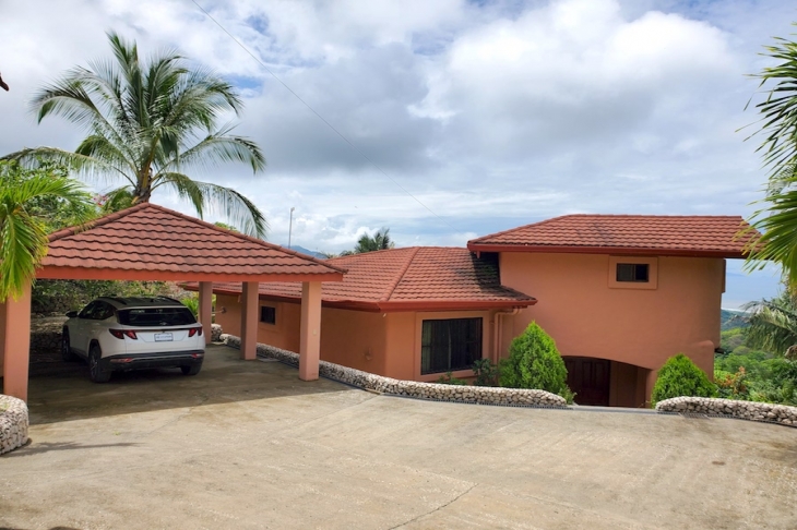 frontyard with carport of Villa Amanecer, house for sale at Carrillo Beach, Guanacaste, Costa Rica