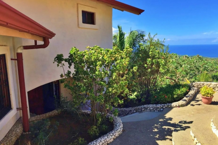 side view and ocean view of Villa Amanecer, house for sale at Carrillo Beach, Guanacaste, Costa Rica