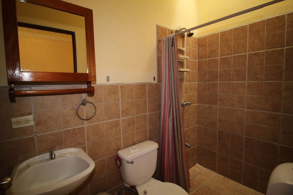 Bathroom standard of Casa Emerald, Restaurant and Cabinas for sale at Samara Beach, Guanacaste, Costa rica