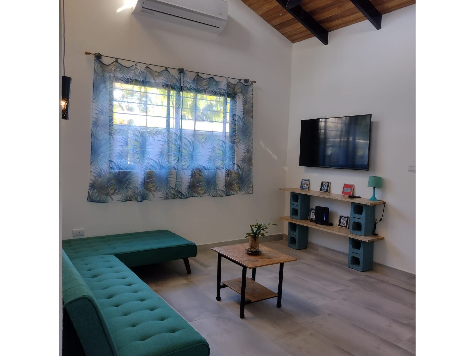 nice blue sofa with tv in Casa espinoza home for sale samara costa rica
